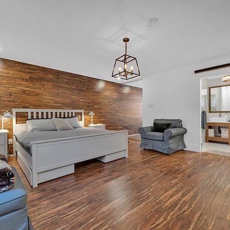 Amazing Fully Renovated Apartment On Queen St. Торонто Экстерьер фото