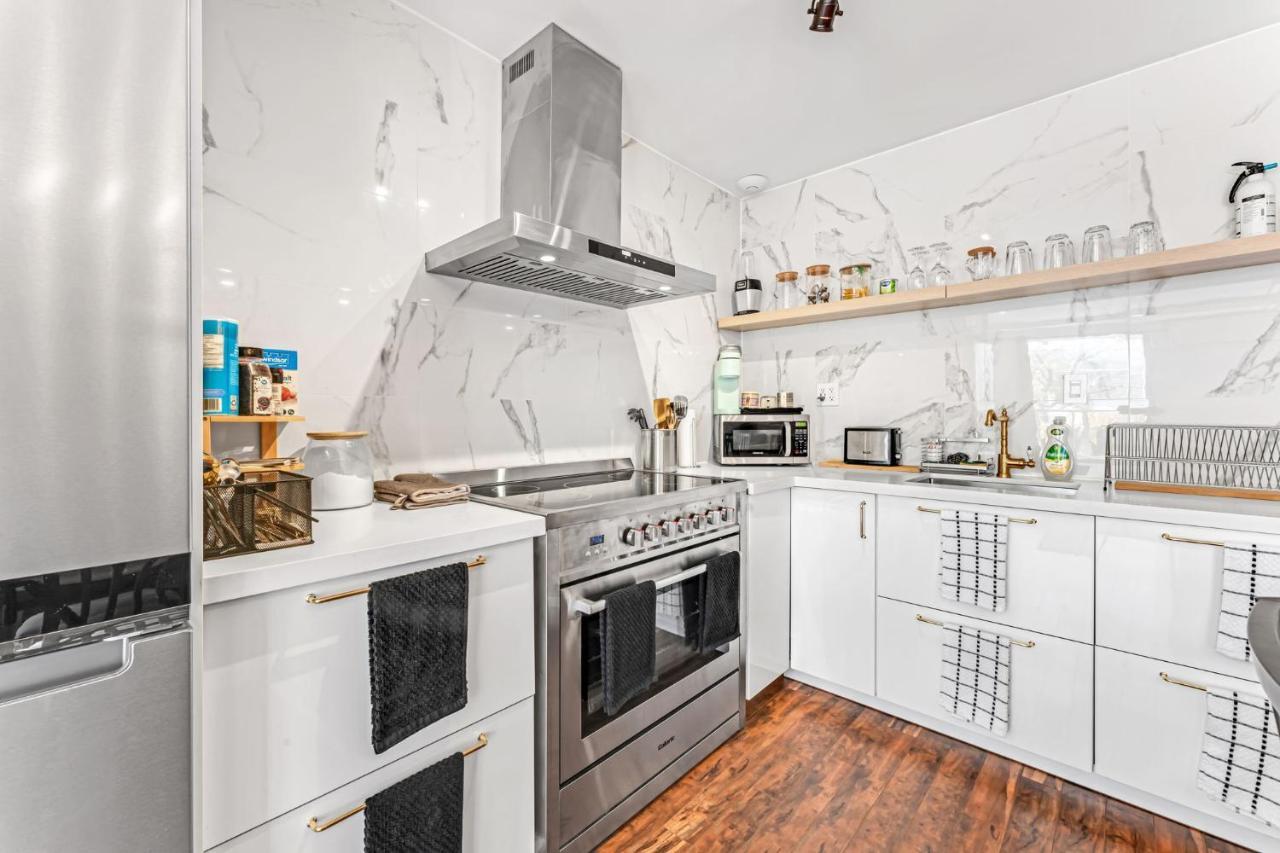 Amazing Fully Renovated Apartment On Queen St. Торонто Экстерьер фото