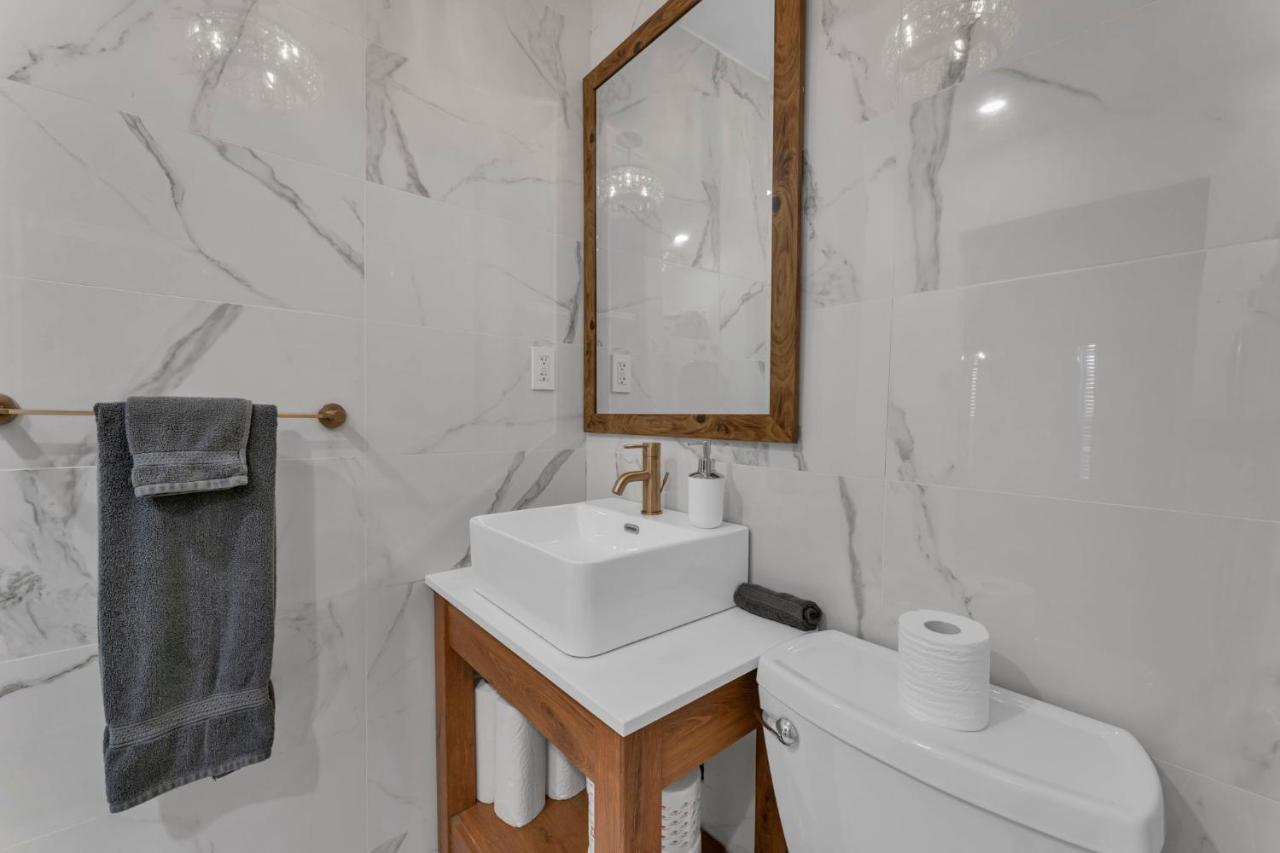 Amazing Fully Renovated Apartment On Queen St. Торонто Экстерьер фото